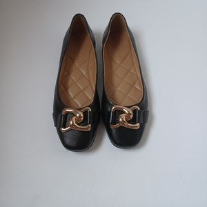 Aerosoles Black Leather Gold Chain Flat Size 7